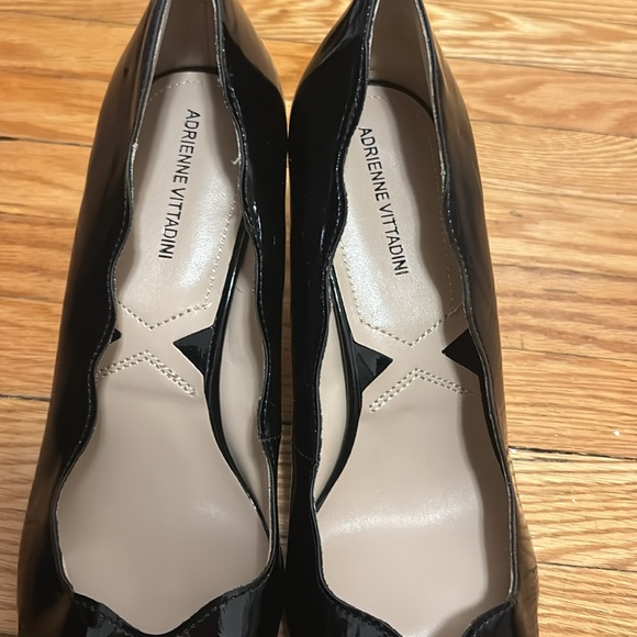 3 for $30 👡Adrienne vittadini scallop edged heels - Picture 2 of 4